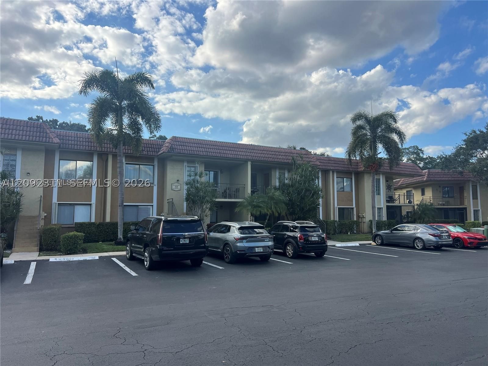 Real estate property located at 321 Lakeview Dr #204, Broward, Racquet Club Apartments A, Weston, FL