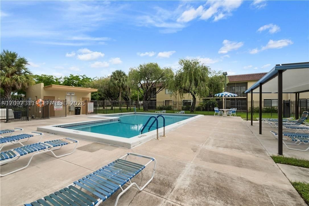 Real estate property located at 321 Lakeview Dr #204, Broward, Racquet Club Apartments A, Weston, FL