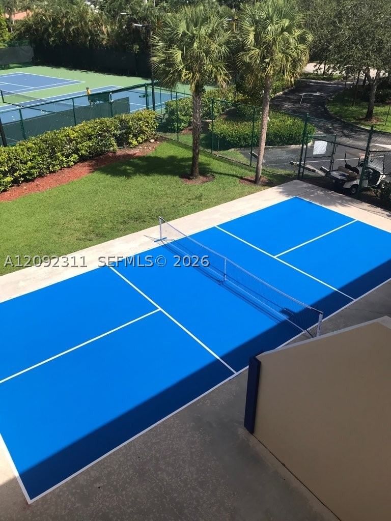 Real estate property located at 321 Lakeview Dr #204, Broward, Racquet Club Apartments A, Weston, FL