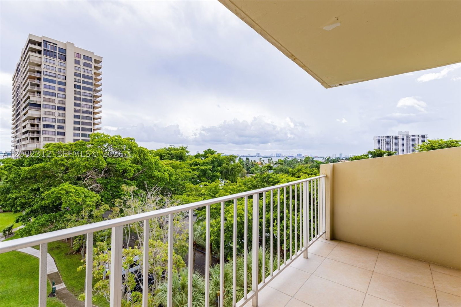 Real estate property located at 11111 Biscayne Blvd #6B, Miami-dade, Jockey Club Condo Unit Ii, Miami, FL
