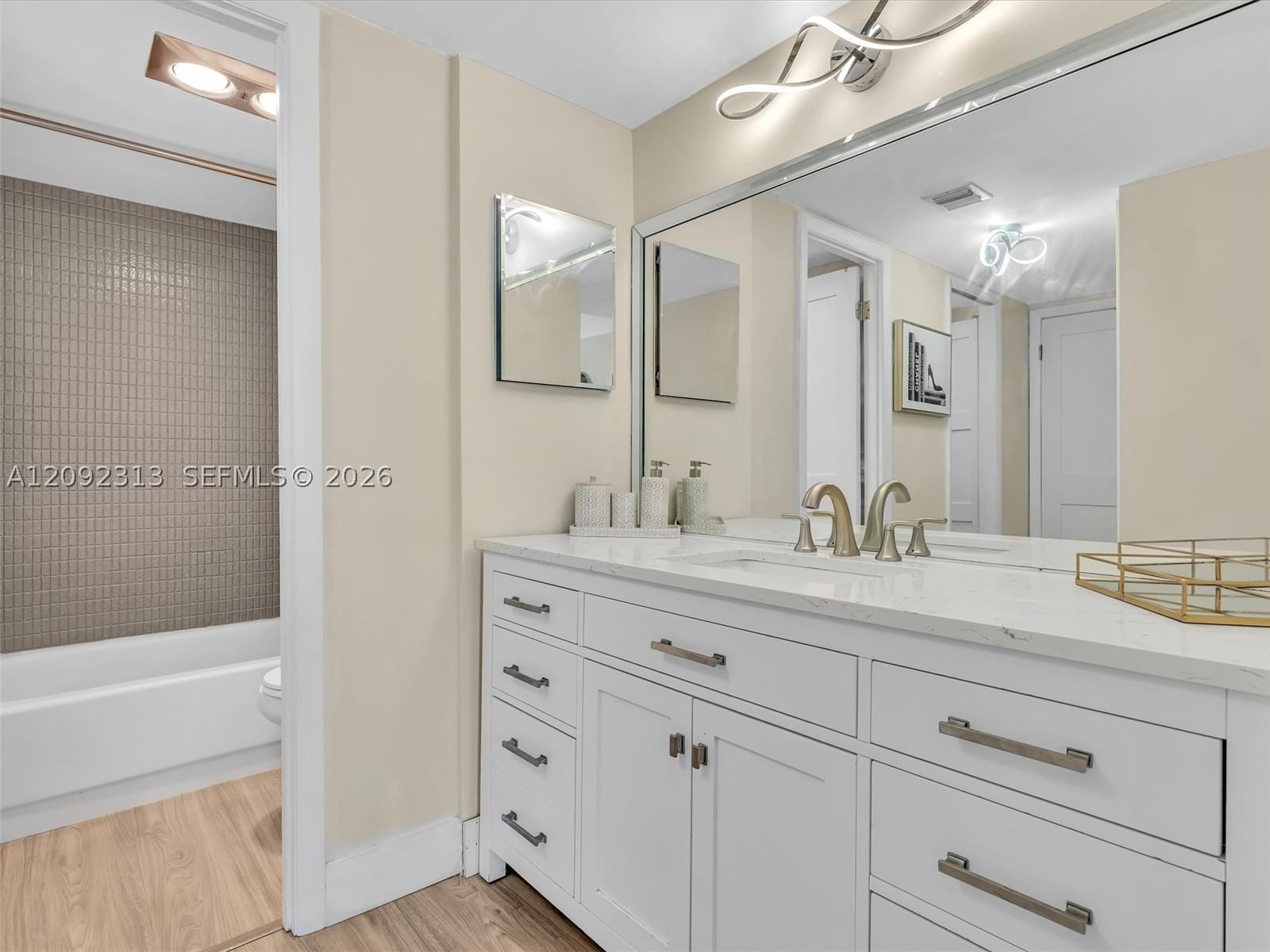 Real estate property located at 20301 Country Club Dr #622, Miami-dade, Coronado Condo- Tower Ii, Aventura, FL