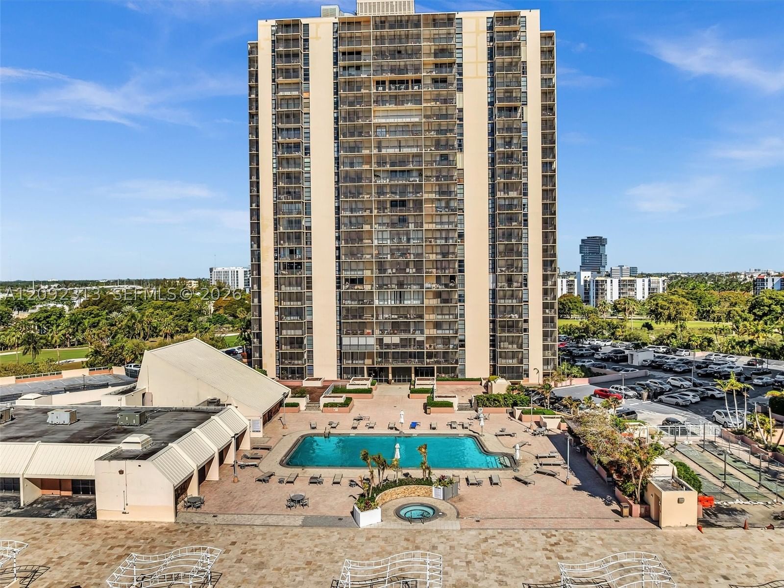 Real estate property located at 20301 Country Club Dr #622, Miami-dade, Coronado Condo- Tower Ii, Aventura, FL