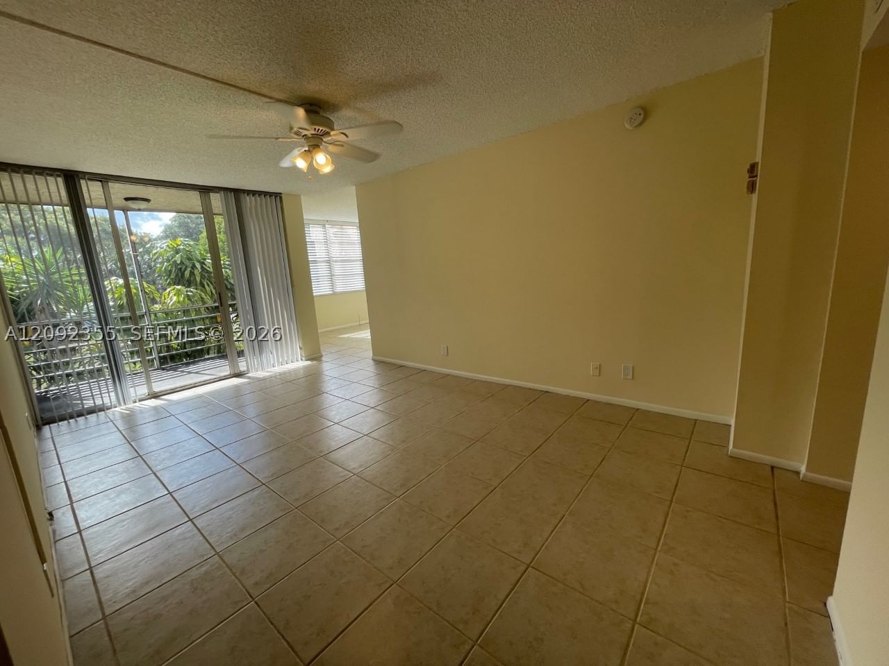 Real estate property located at 9431 Live Oak Pl #203, Broward, Live Oak Condo Twelve, Davie, FL