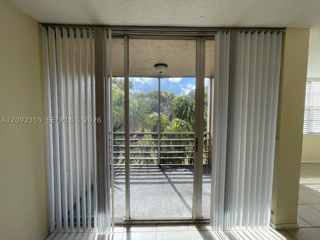 Real estate property located at 9431 Live Oak Pl #203, Broward, Live Oak Condo Twelve, Davie, FL