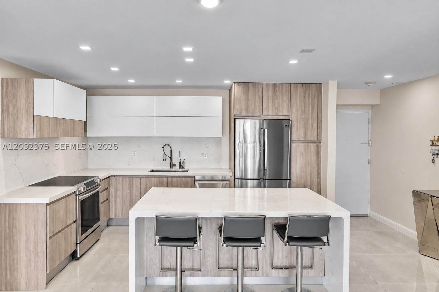 Real estate property located at 19390 Collins Ave #421, Miami-dade, Oceanview Building A Cond, Sunny Isles Beach, FL