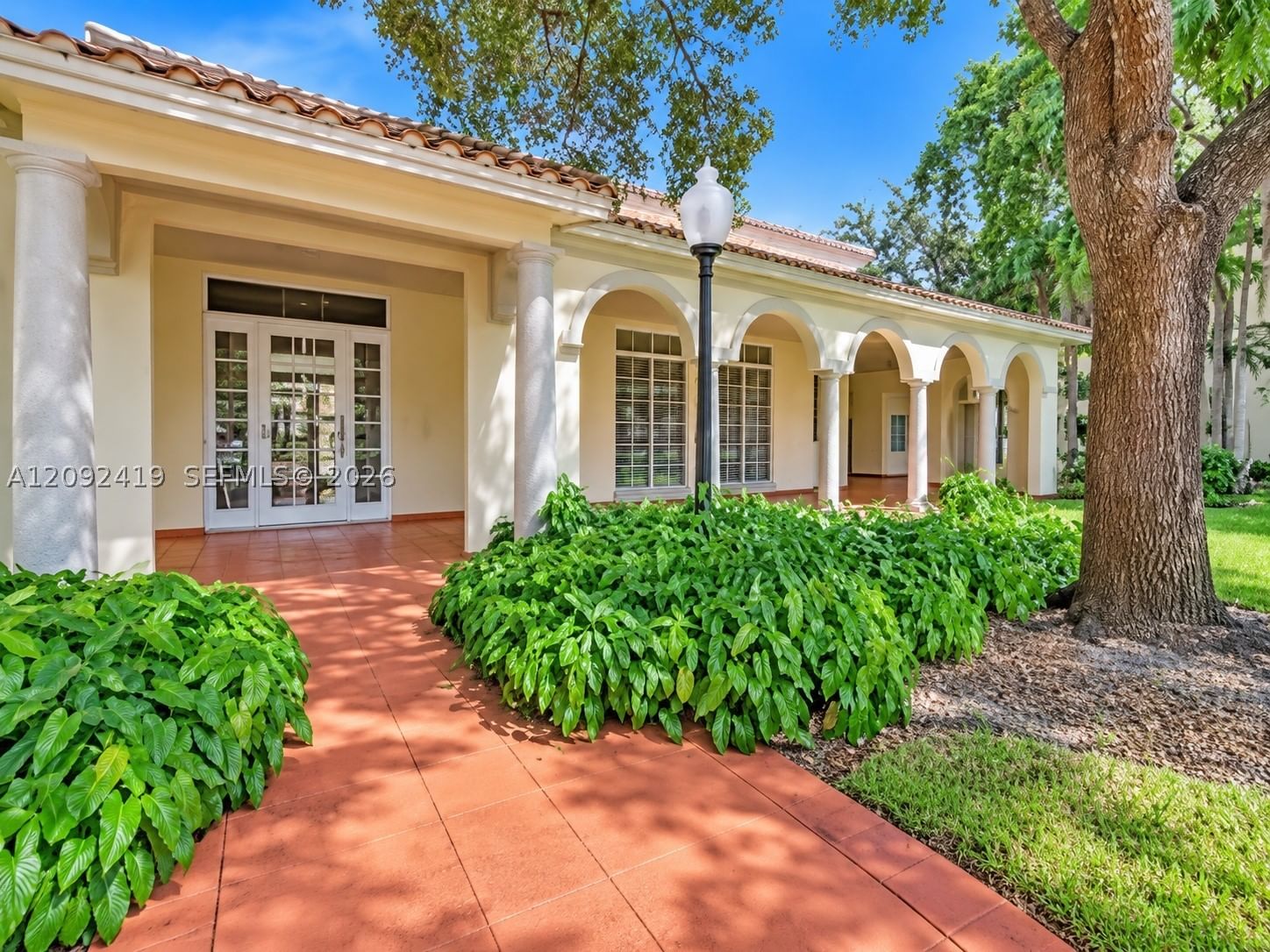 Real estate property located at 8290 Lake Dr #112, Miami-dade, Las Vistas At Doral Condo, Doral, FL