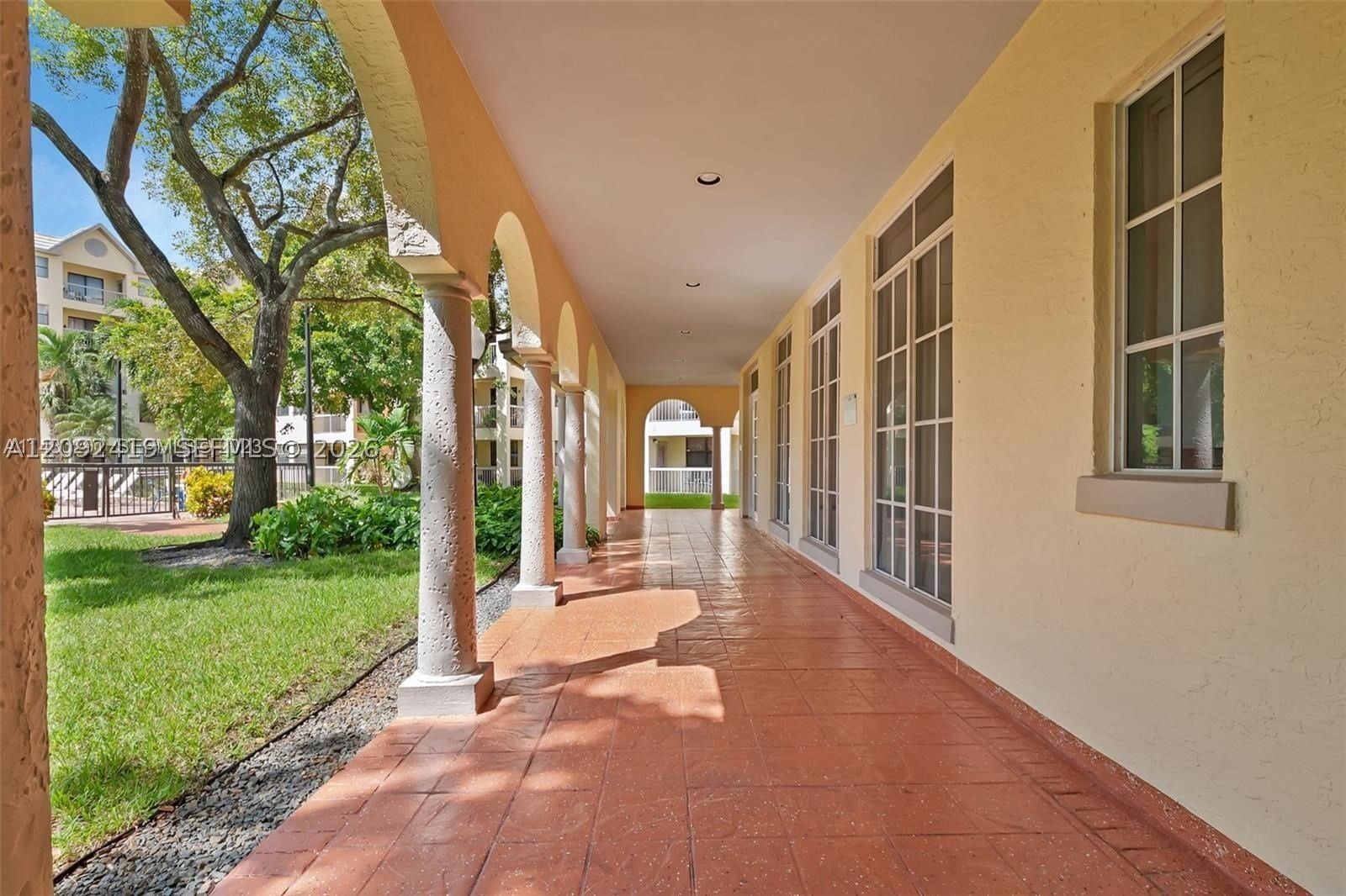 Real estate property located at 8290 Lake Dr #112, Miami-dade, Las Vistas At Doral Condo, Doral, FL