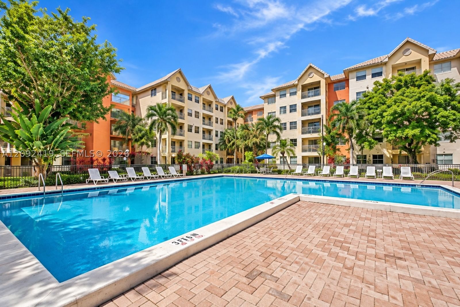 Real estate property located at 8290 Lake Dr #112, Miami-dade, Las Vistas At Doral Condo, Doral, FL