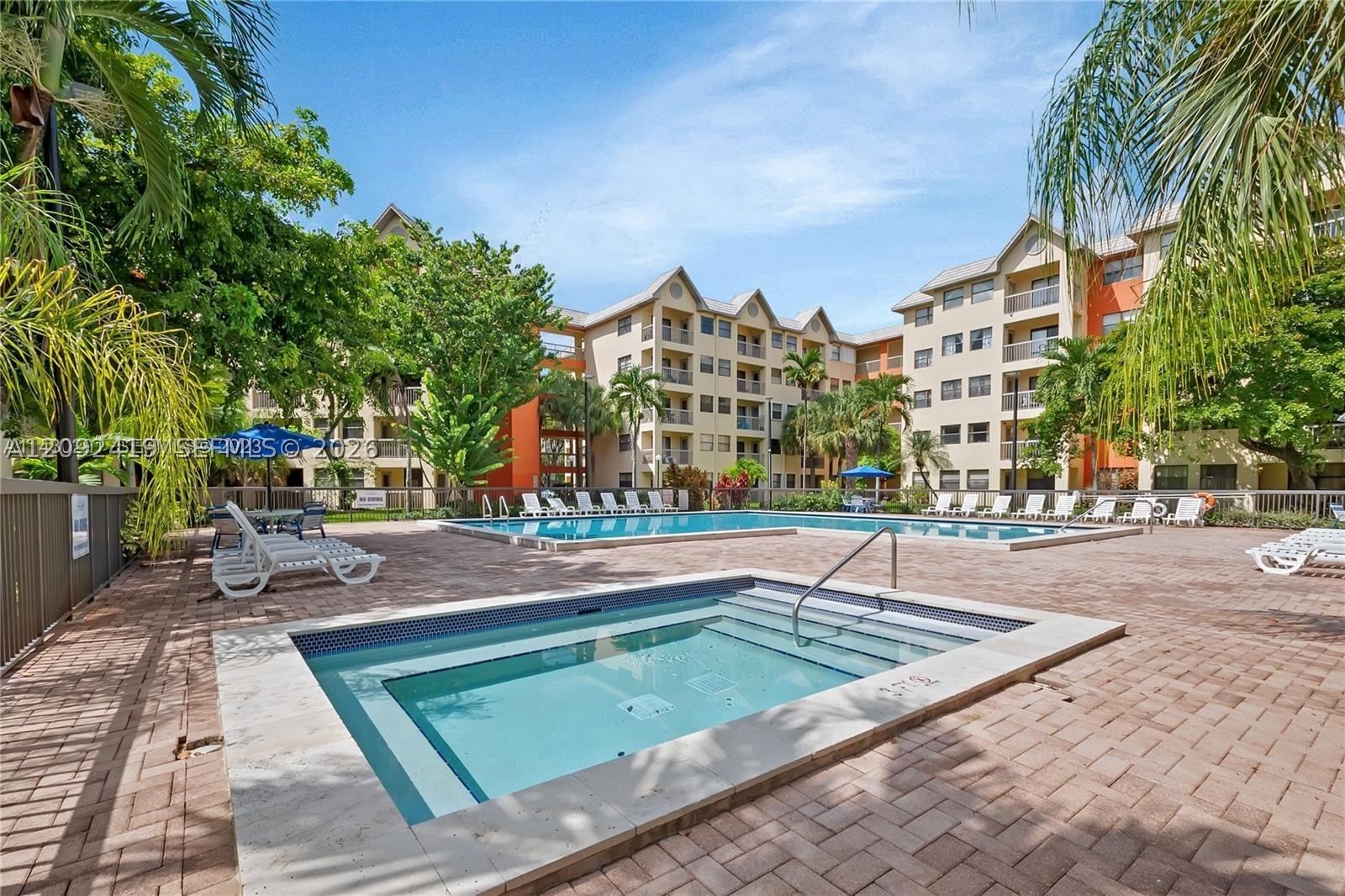 Real estate property located at 8290 Lake Dr #112, Miami-dade, Las Vistas At Doral Condo, Doral, FL