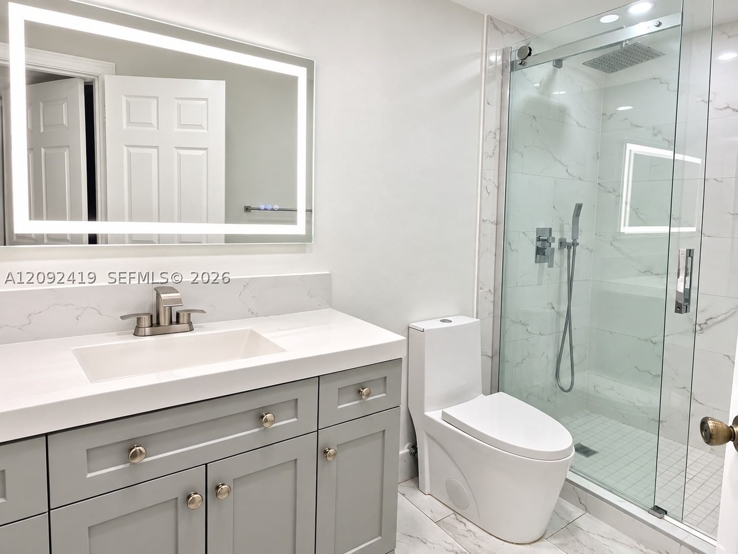 Real estate property located at 8290 Lake Dr #112, Miami-dade, Las Vistas At Doral Condo, Doral, FL