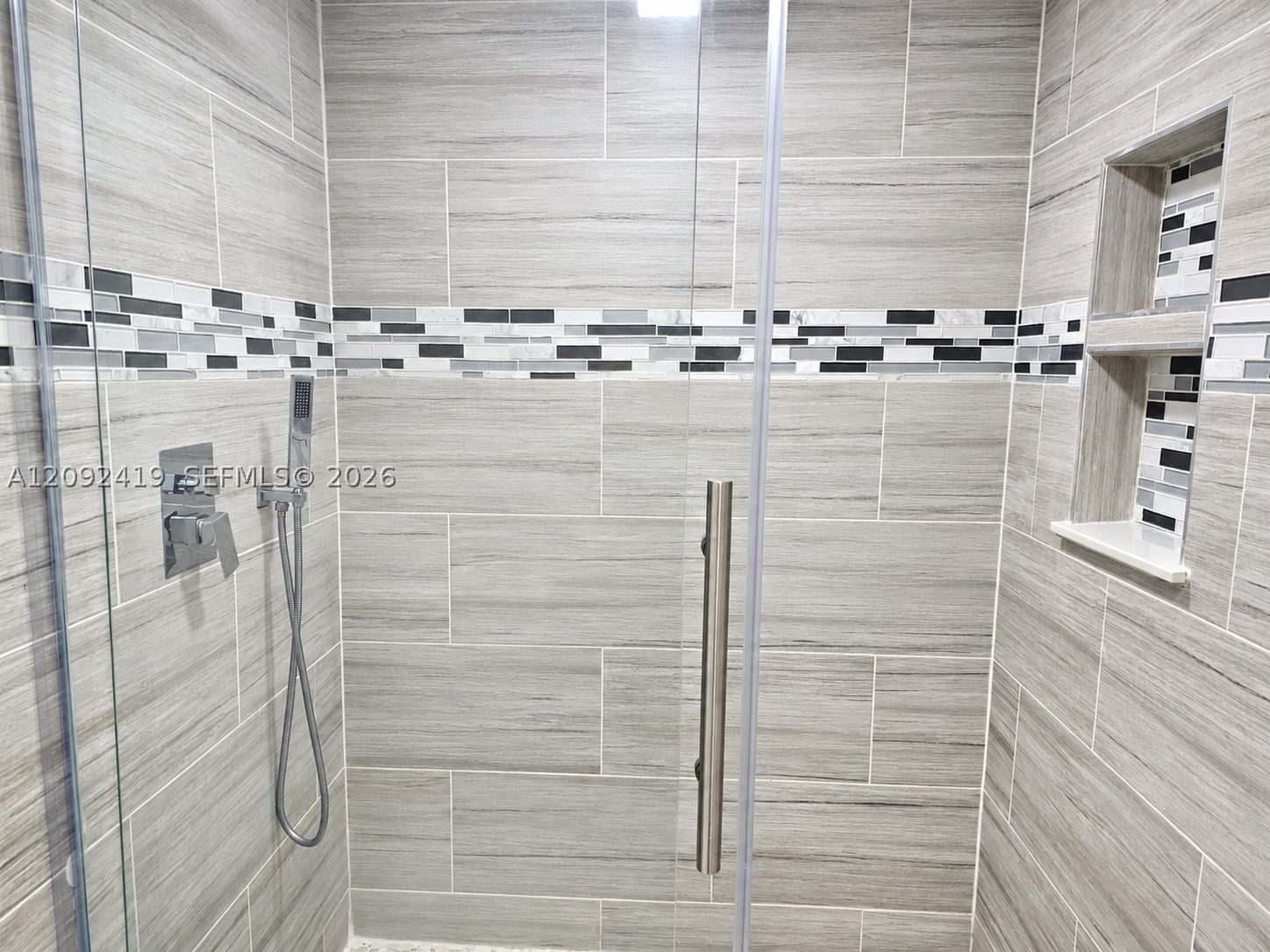 Real estate property located at 8290 Lake Dr #112, Miami-dade, Las Vistas At Doral Condo, Doral, FL