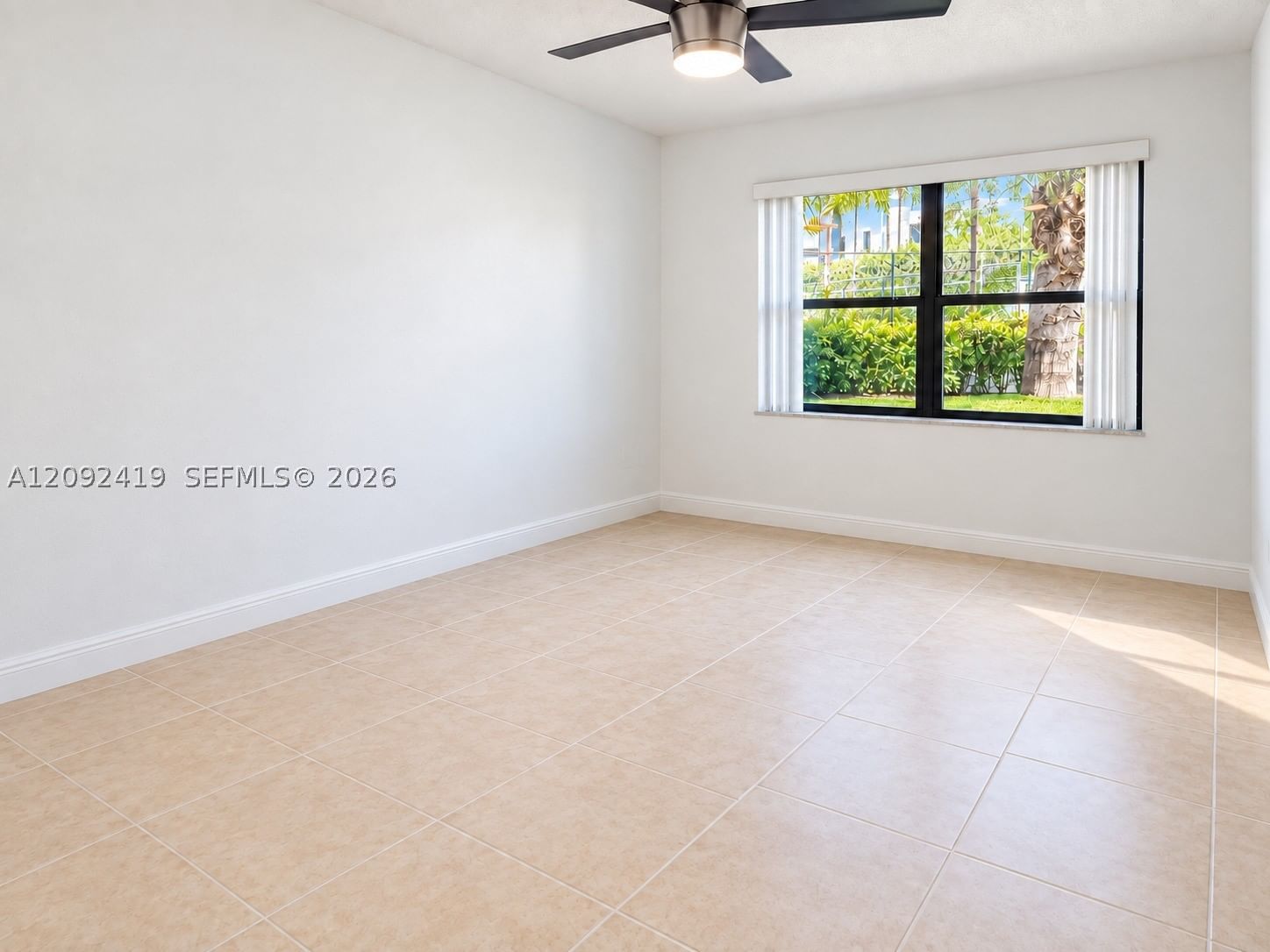 Real estate property located at 8290 Lake Dr #112, Miami-dade, Las Vistas At Doral Condo, Doral, FL