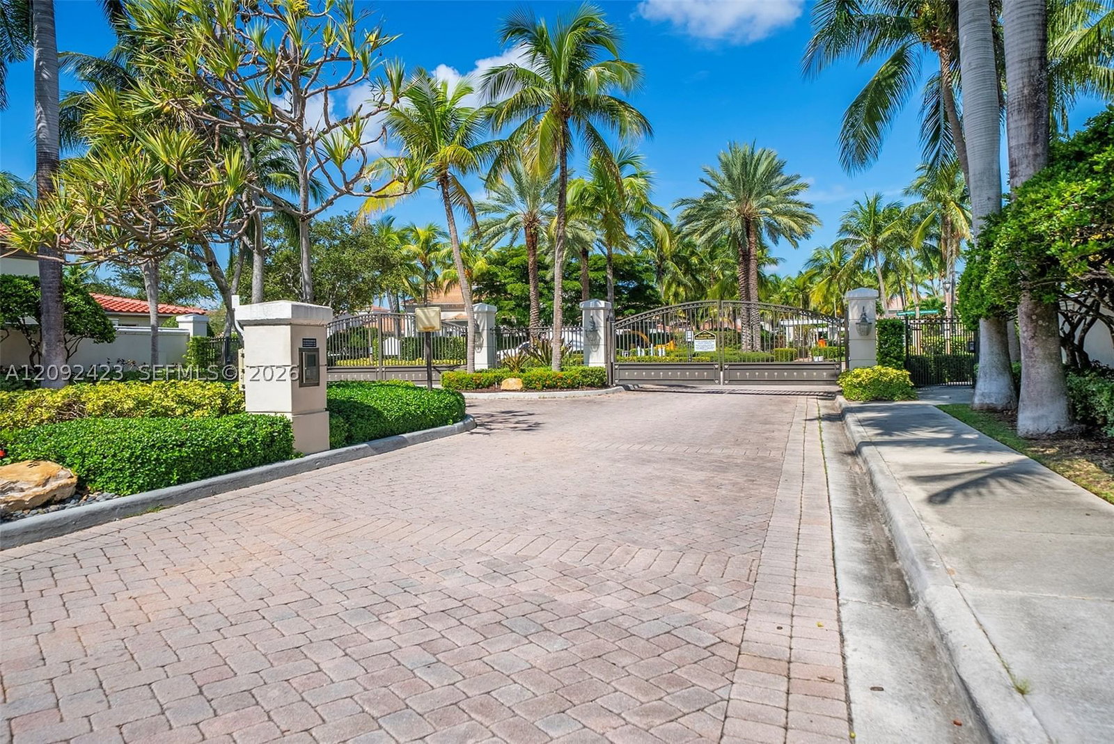 Real estate property located at 887 Spinnaker Dr W, Broward, Three Islands 3rd Section, Hollywood, FL