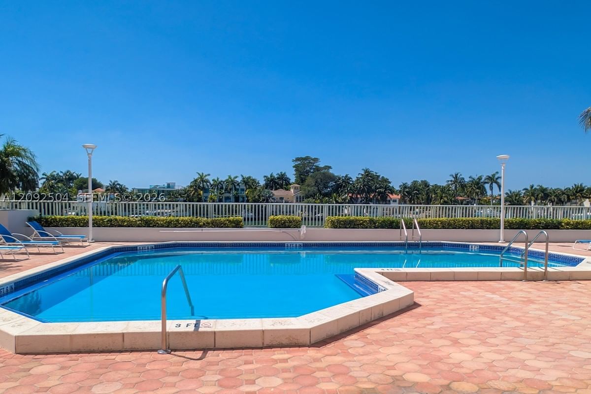 Real estate property located at 5700 Collins Ave #3M, Miami-dade, Seacoast 5700 Condo, Miami Beach, FL