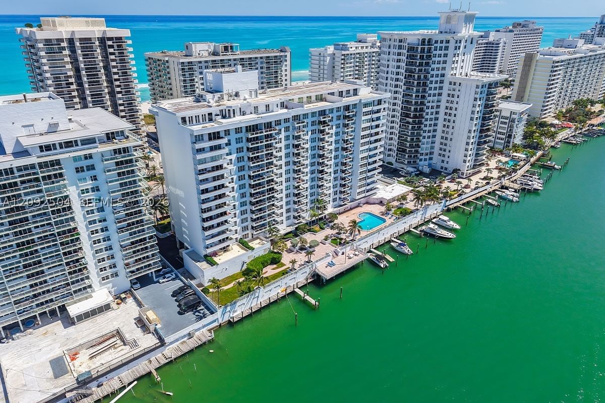 Real estate property located at 5700 Collins Ave #3M, Miami-dade, Seacoast 5700 Condo, Miami Beach, FL