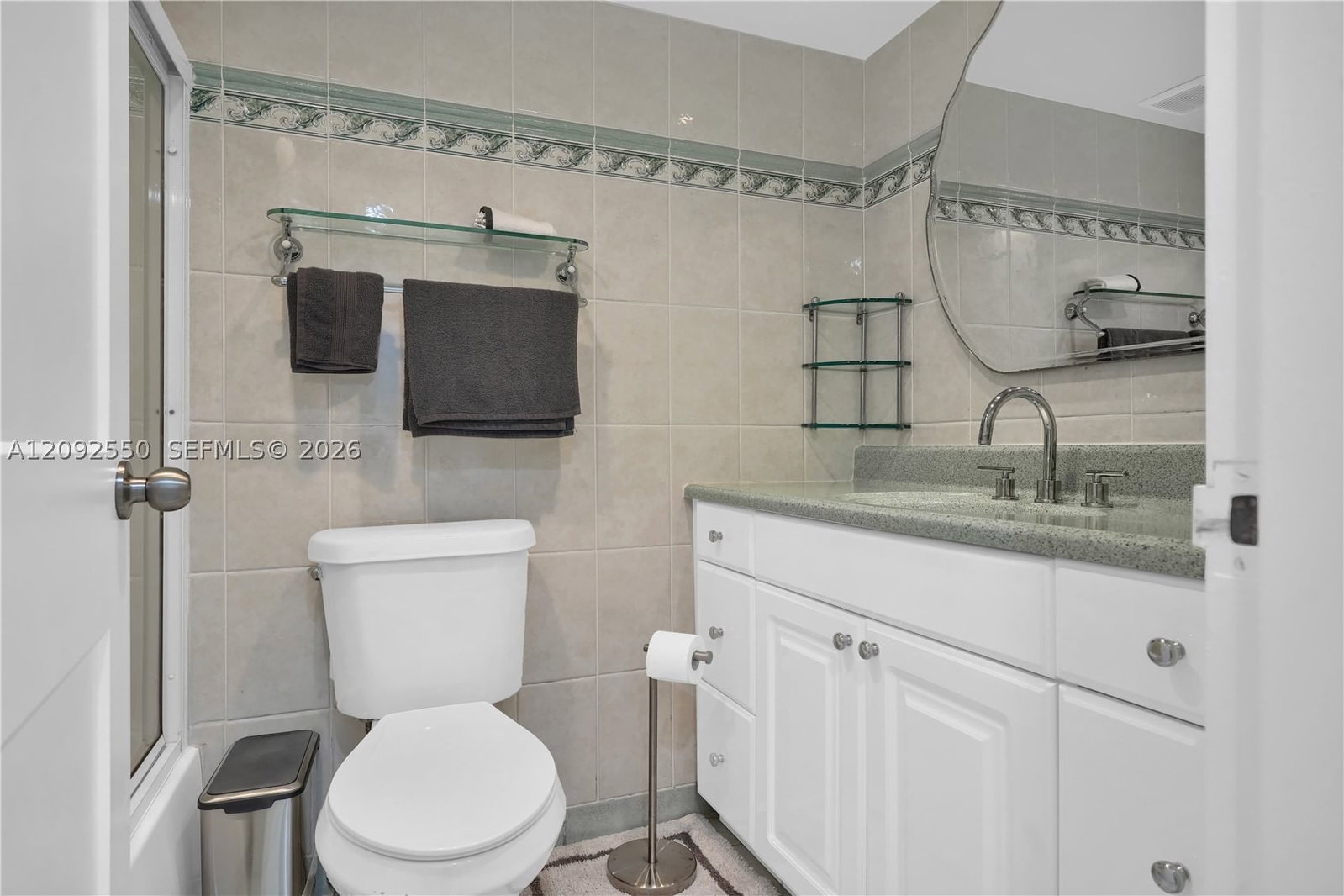 Real estate property located at 5401 Collins Ave #601, Miami-dade, The Carriage House Condo, Miami Beach, FL