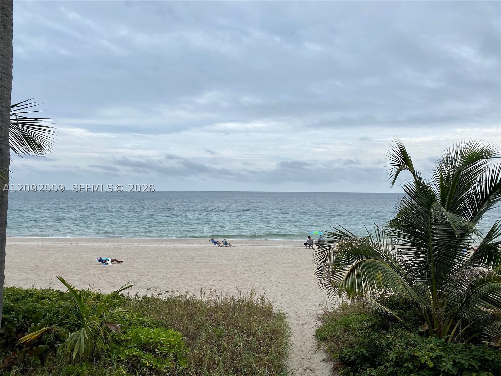 Real estate property located at 1480 Ocean Blvd #105, Broward, International Studio Apt, Lauderdale By The Sea, FL