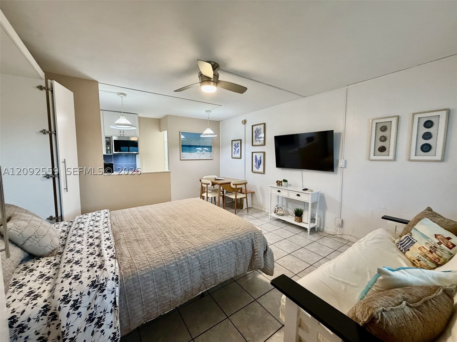 Real estate property located at 1480 Ocean Blvd #105, Broward, International Studio Apt, Lauderdale By The Sea, FL