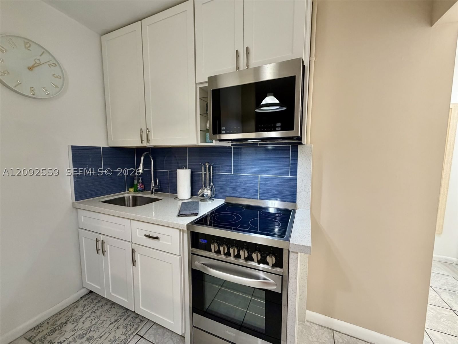 Real estate property located at 1480 Ocean Blvd #105, Broward, International Studio Apt, Lauderdale By The Sea, FL