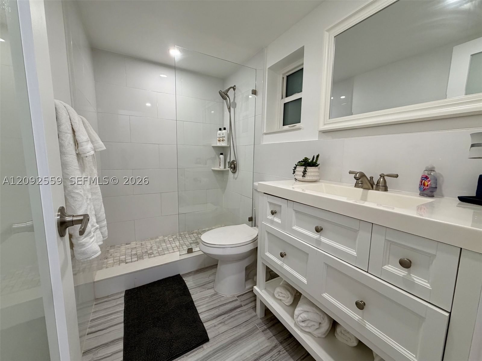 Real estate property located at 1480 Ocean Blvd #105, Broward, International Studio Apt, Lauderdale By The Sea, FL
