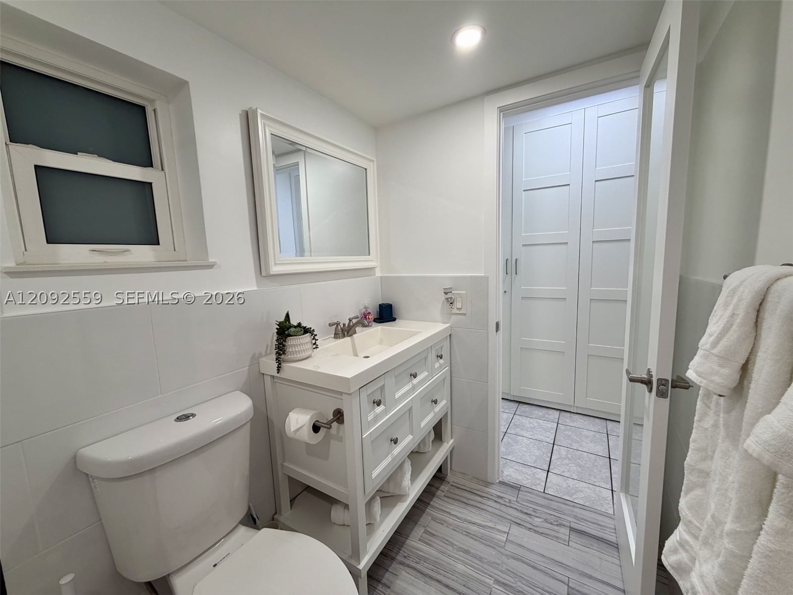 Real estate property located at 1480 Ocean Blvd #105, Broward, International Studio Apt, Lauderdale By The Sea, FL