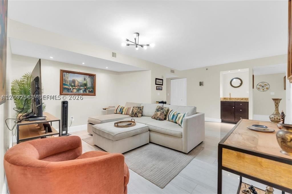 Real estate property located at 1201 Ocean Dr #1206S, Broward, Summit Condo, Hollywood, FL