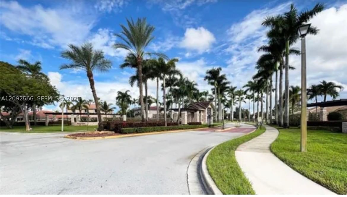 Real estate property located at 14015 Forest Oak Cir, Broward, West Park-west Parcel, Davie, FL