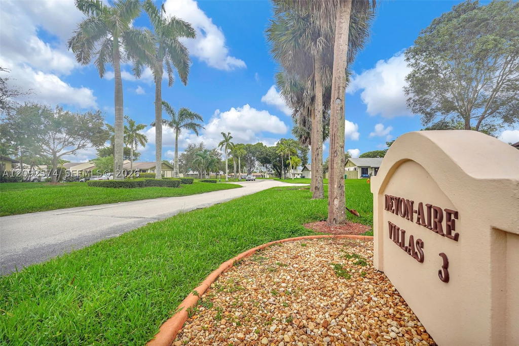 Real estate property located at 12334 114th Ter, Miami-dade, Devon Aire Villas Sec 9, Miami, FL
