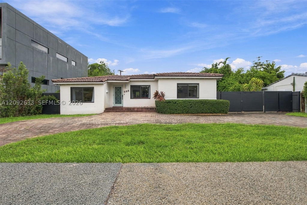 Real estate property located at 565 East Dr, Miami-dade, Foust Sub, Miami Springs, FL