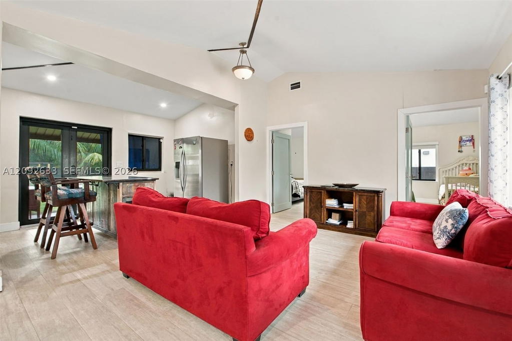Real estate property located at 565 East Dr, Miami-dade, Foust Sub, Miami Springs, FL