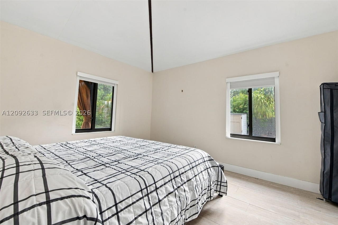 Real estate property located at 565 East Dr, Miami-dade, Foust Sub, Miami Springs, FL