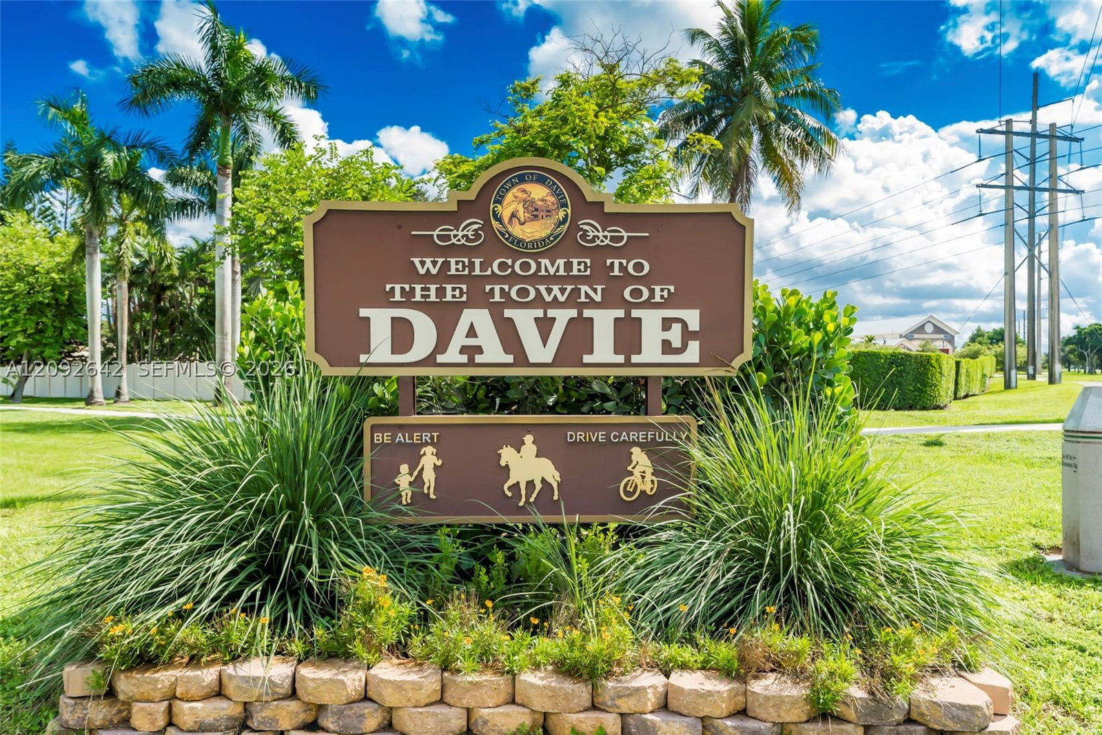 Real estate property located at 1201 Bristol Ave, Broward, Shenandoah Section Three, Davie, FL