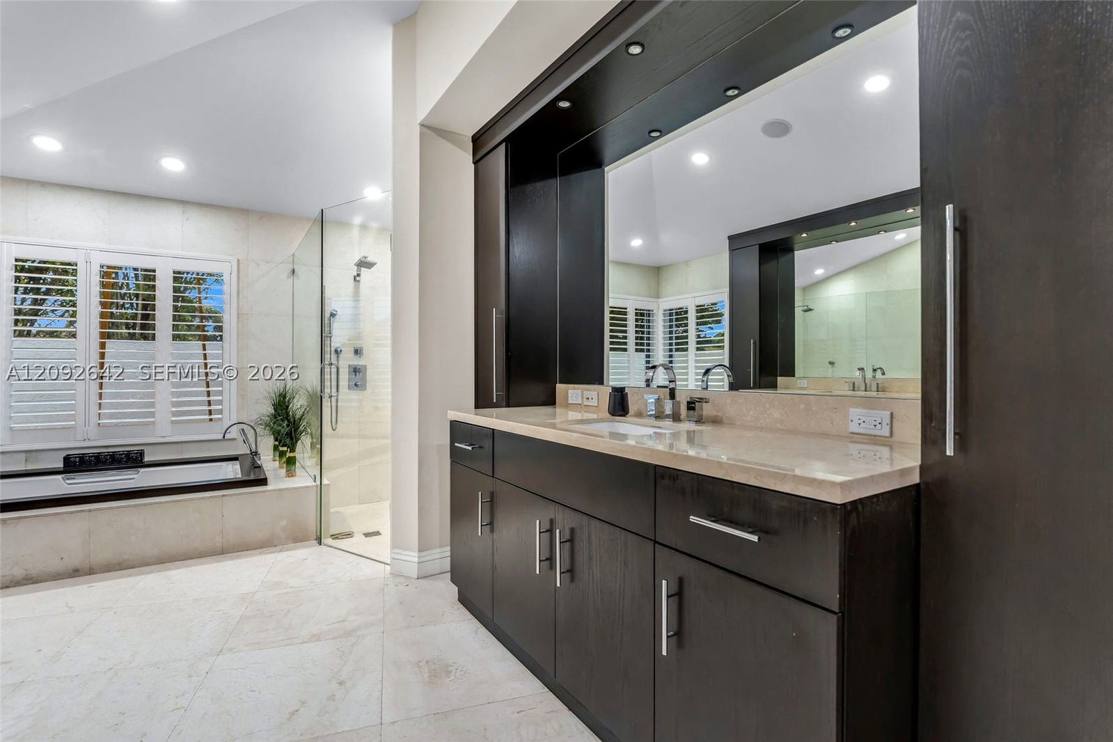 Real estate property located at 1201 Bristol Ave, Broward, Shenandoah Section Three, Davie, FL