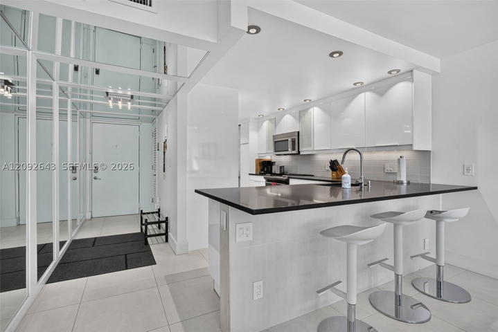 Real estate property located at 2326 Cypress Bend Dr #221, Broward, Cypress Bend I-d Condo, Pompano Beach, FL