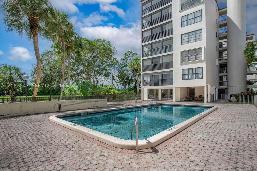 Real estate property located at 2326 Cypress Bend Dr #221, Broward, Cypress Bend I-d Condo, Pompano Beach, FL