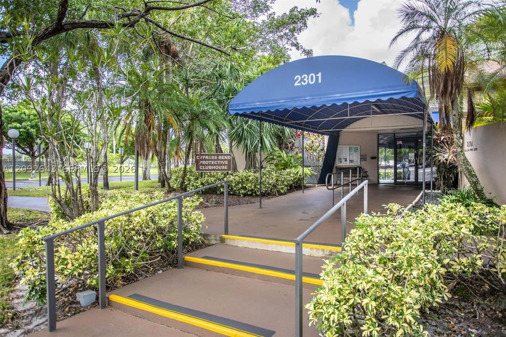 Real estate property located at 2326 Cypress Bend Dr #221, Broward, Cypress Bend I-d Condo, Pompano Beach, FL
