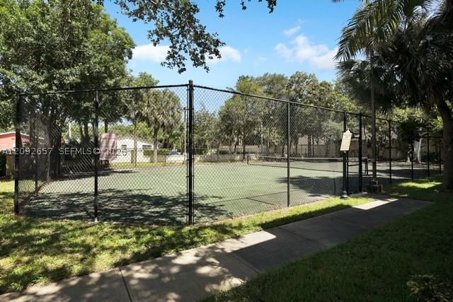 Real estate property located at 2445 18th Ter #909, Broward, Marina Oaks Condo, Fort Lauderdale, FL