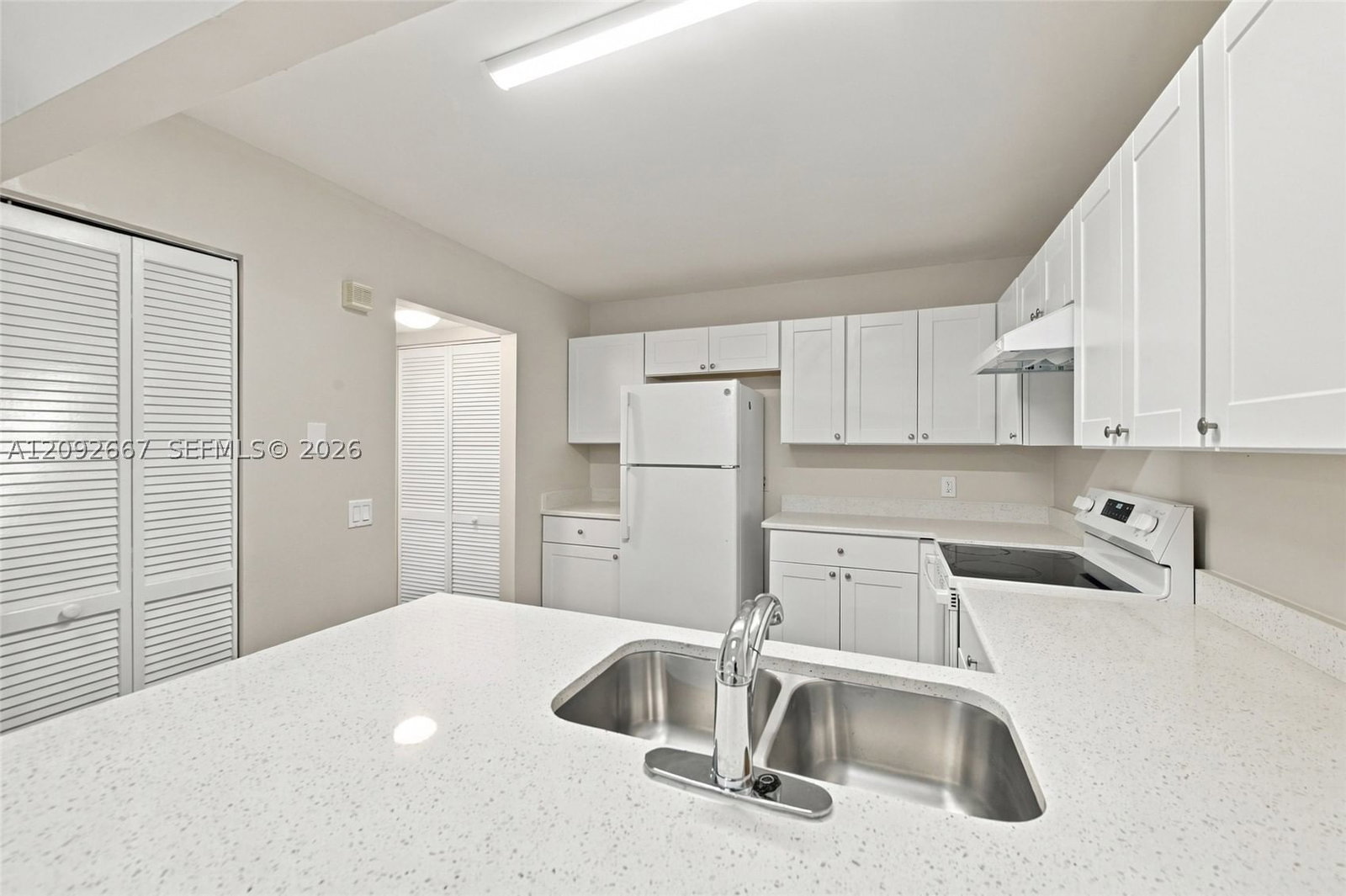 Real estate property located at 4120 Palm Bay Cir, Palm Beach, Lake Colony Ph Ii, West Palm Beach, FL