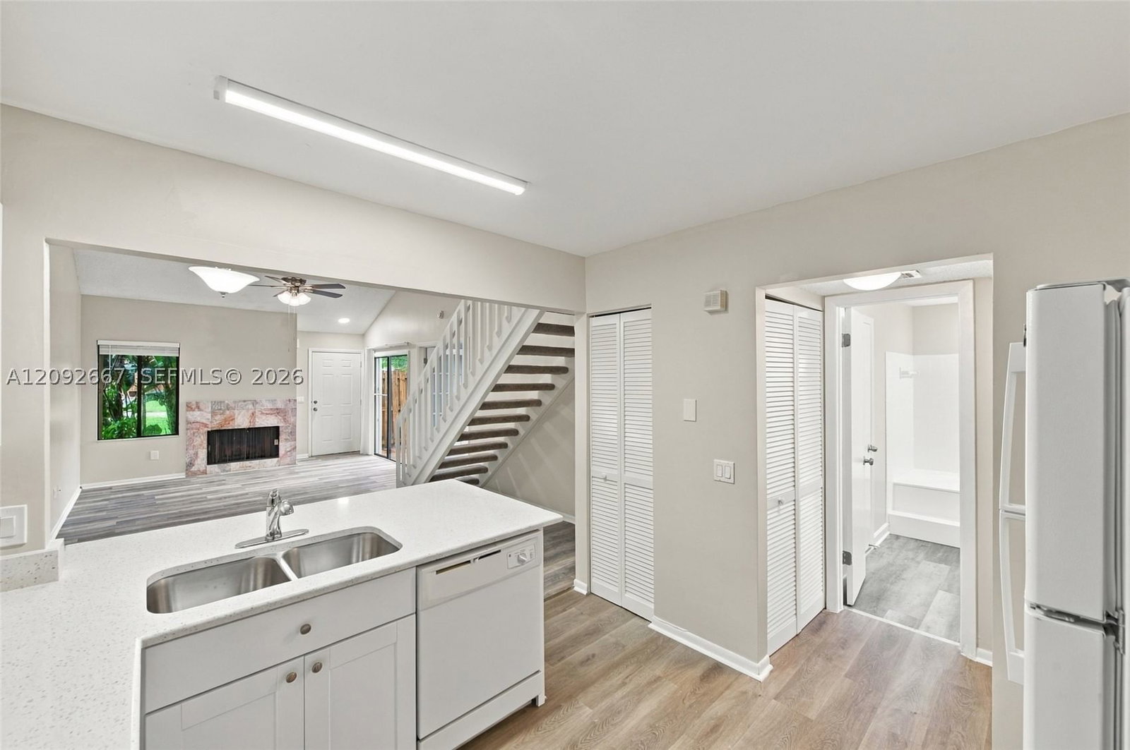 Real estate property located at 4120 Palm Bay Cir, Palm Beach, Lake Colony Ph Ii, West Palm Beach, FL