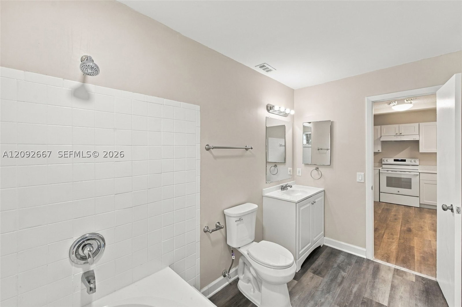 Real estate property located at 4120 Palm Bay Cir, Palm Beach, Lake Colony Ph Ii, West Palm Beach, FL