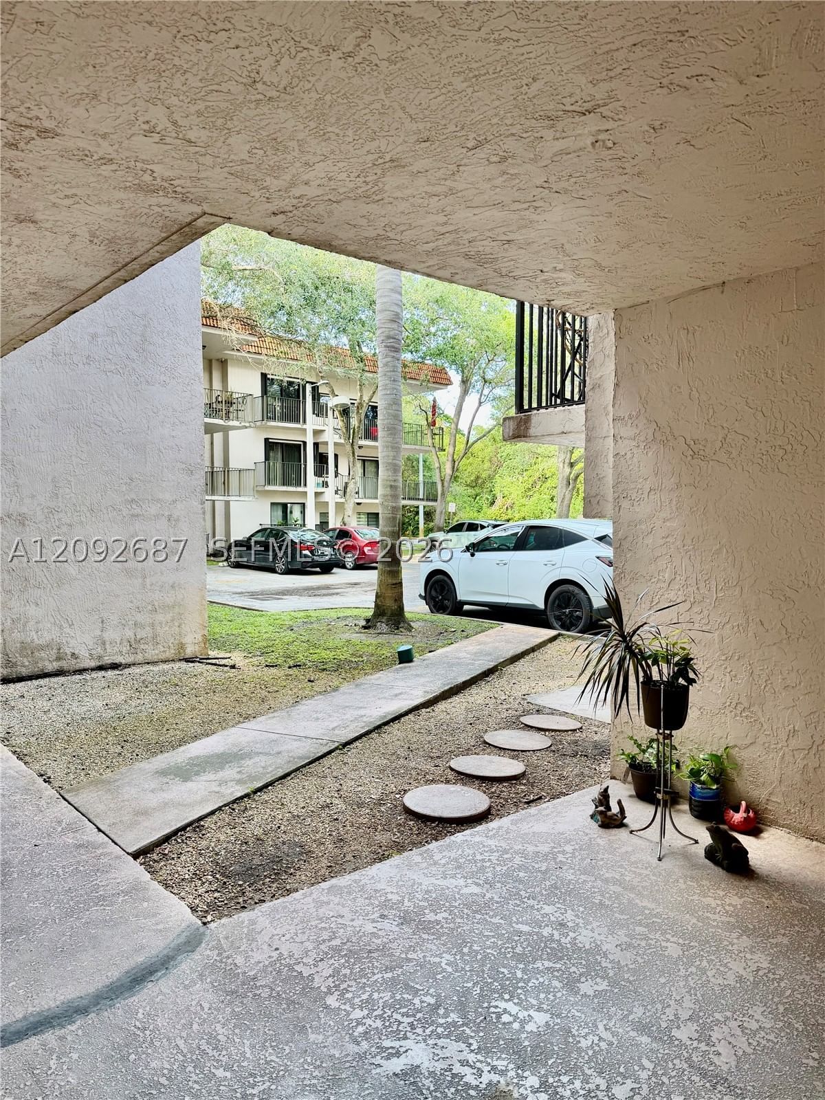 Real estate property located at 4725 62nd Ave #104, Broward, Jasmine Lakes I Condo, Davie, FL