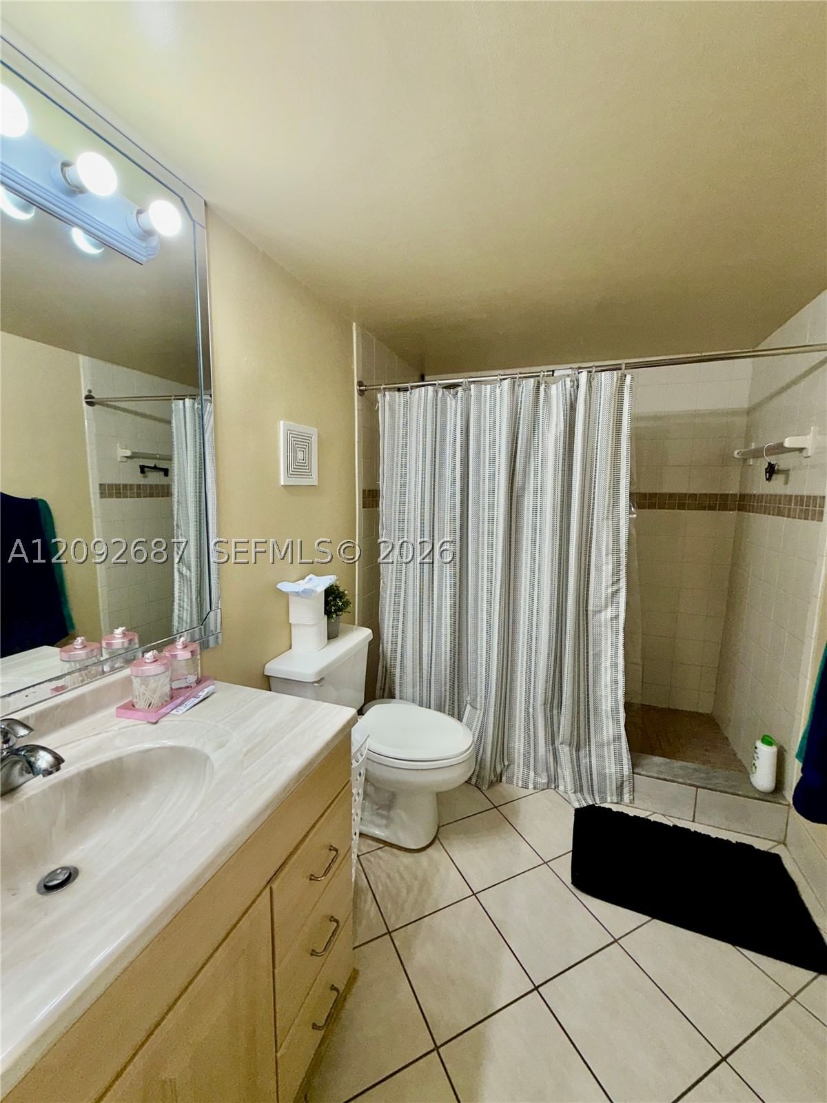 Real estate property located at 4725 62nd Ave #104, Broward, Jasmine Lakes I Condo, Davie, FL