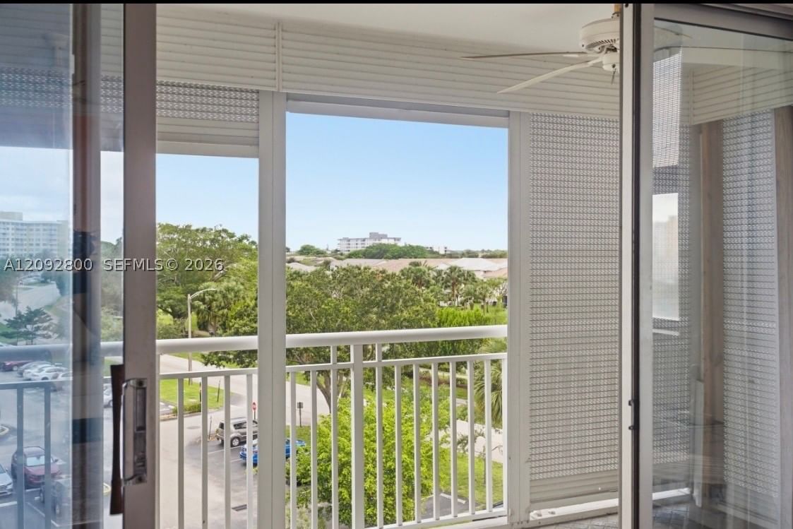 Real estate property located at 3800 Hillcrest Dr #523, Broward, Hillcrest East No 25 Cond, Hollywood, FL