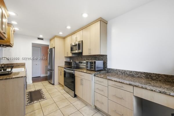 Real estate property located at 3800 Hillcrest Dr #523, Broward, Hillcrest East No 25 Cond, Hollywood, FL