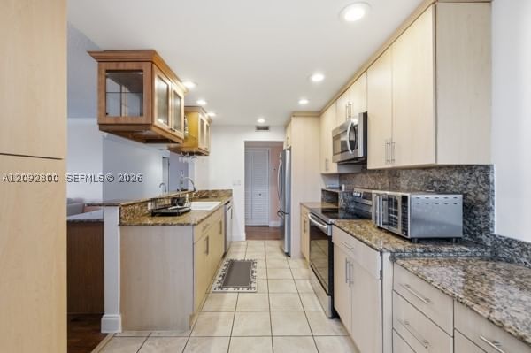 Real estate property located at 3800 Hillcrest Dr #523, Broward, Hillcrest East No 25 Cond, Hollywood, FL