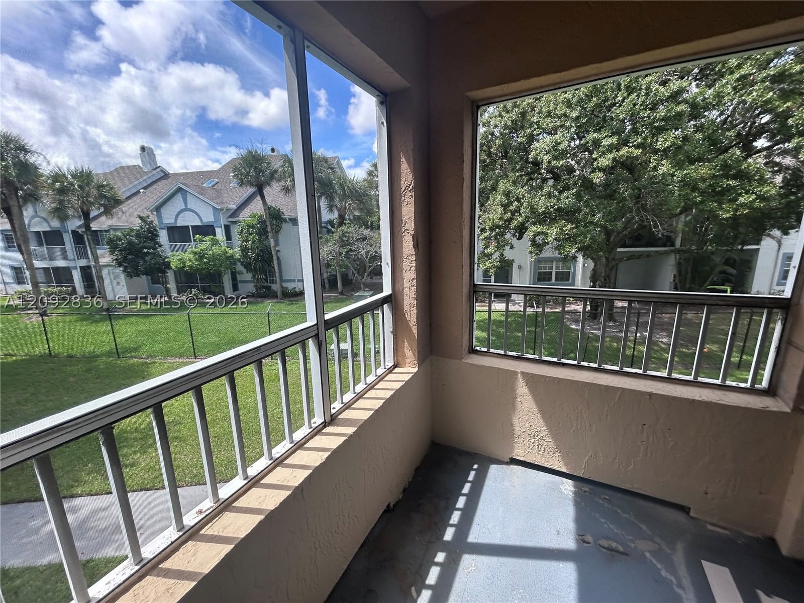 Real estate property located at 2890 Oakland Forest Dr #202, Broward, Lakeview Club Condo, Oakland Park, FL