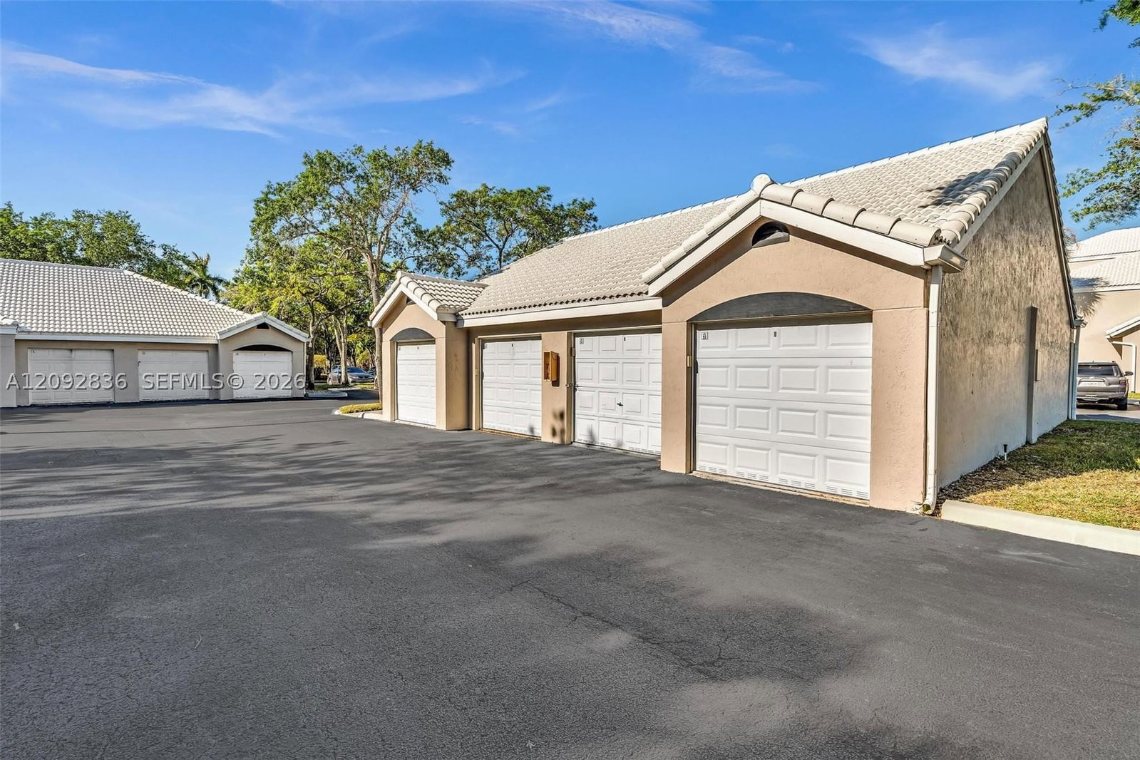 Real estate property located at 2890 Oakland Forest Dr #202, Broward, Lakeview Club Condo, Oakland Park, FL