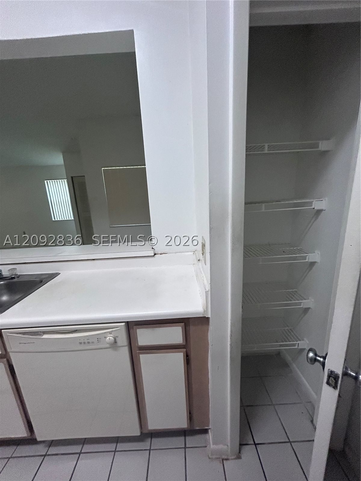 Real estate property located at 2890 Oakland Forest Dr #202, Broward, Lakeview Club Condo, Oakland Park, FL