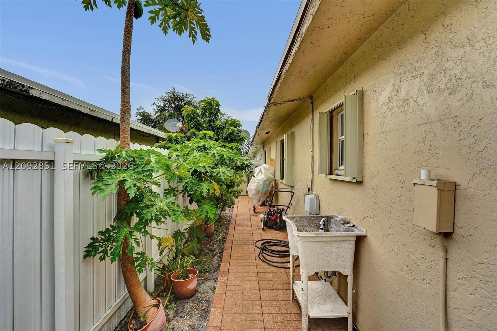 Real estate property located at 4620 43rd Ter, Broward, Gold Coast Twin Villas We, Dania Beach, FL