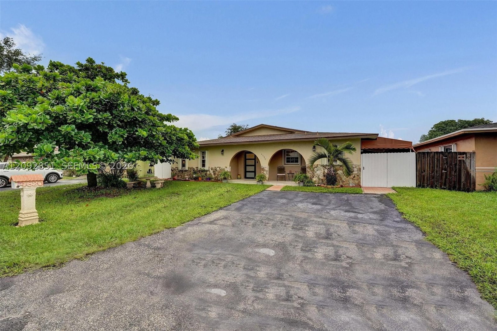 Real estate property located at 4620 43rd Ter, Broward, Gold Coast Twin Villas We, Dania Beach, FL